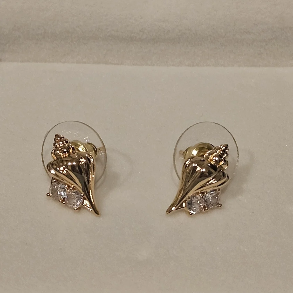 🔥 4/$20 Gold Plated Seashell And Blue Teardrop Earrings Bundle